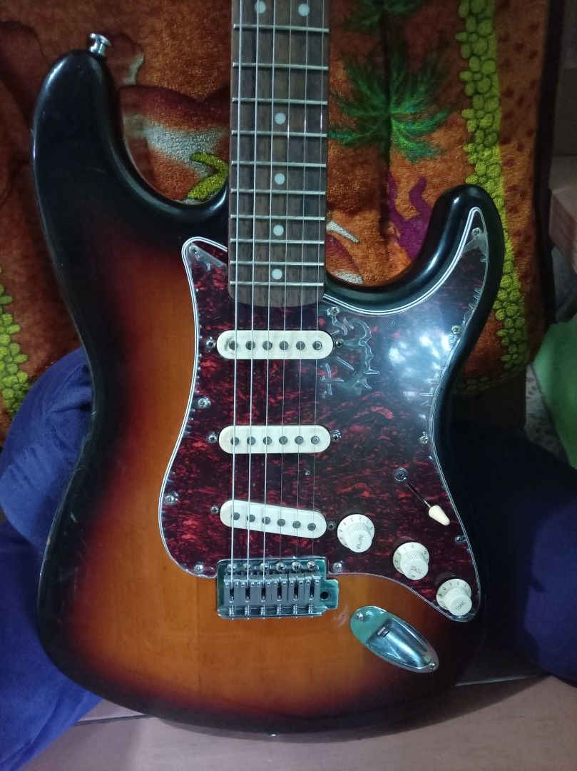 Squier affinity stratocaster electric guitar for sale (Category: Musical Instruments) located in Bulacan. Submitted by ninzoninz1979 (Listing ID 1456877046, Image 2). Description: Squiet Affinity 8,500 Php with softcase 09271463293.