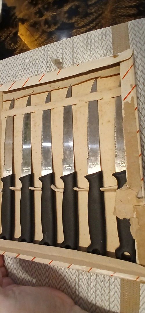 Steak knife (Category: Dinnerware & Cutlery) located in Marikina City. Submitted by darthvader888 (Listing ID 1456816778, Image 2). Description: brand new 6 pcs stainless steel.