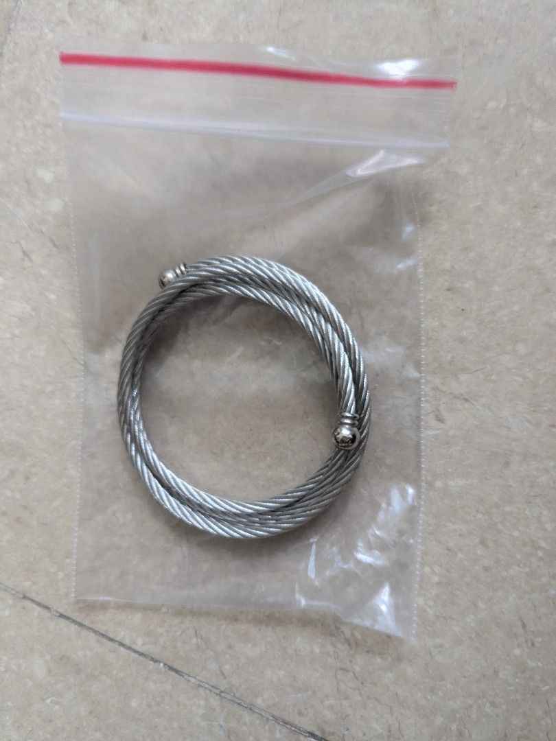 bracelet (Category: Bracelets) located in Singapore. Submitted by korikorin (Listing ID 1456830483, Image 1). Description: .
