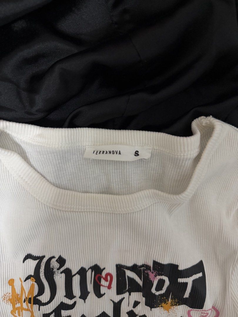 Terranova Basic Top (Category: Shirts) located in Manila. Submitted by mralde3031 (Listing ID 1456859577, Image 3). Description: - used once - makeup stain while fitting (removable) - Nice print.