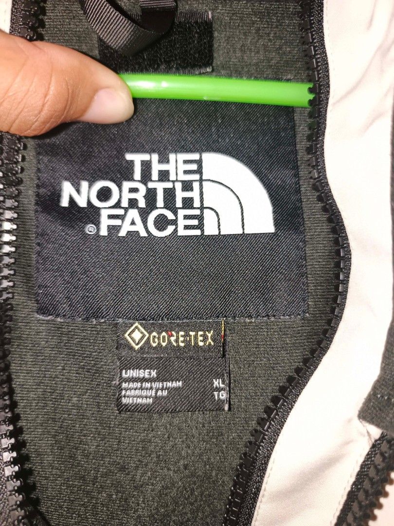 The North Face Goretex jacket (Category: Coats, Jackets and Outerwear) located in Kadingilan. Submitted by tejaresnick (Listing ID 1456873676, Image 2). Description: Excellent Condition No issue details in the pic.
