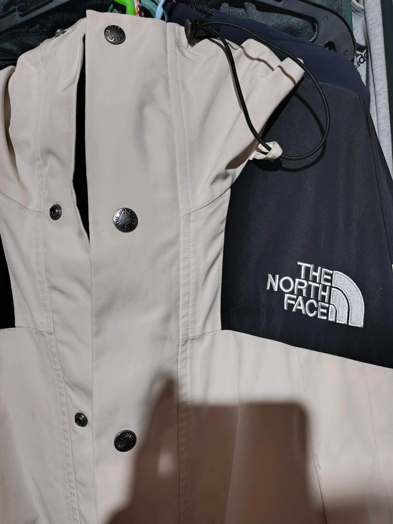 The North Face Goretex jacket (Category: Coats, Jackets and Outerwear) located in Kadingilan. Submitted by tejaresnick (Listing ID 1456873676, Image 3). Description: Excellent Condition No issue details in the pic.