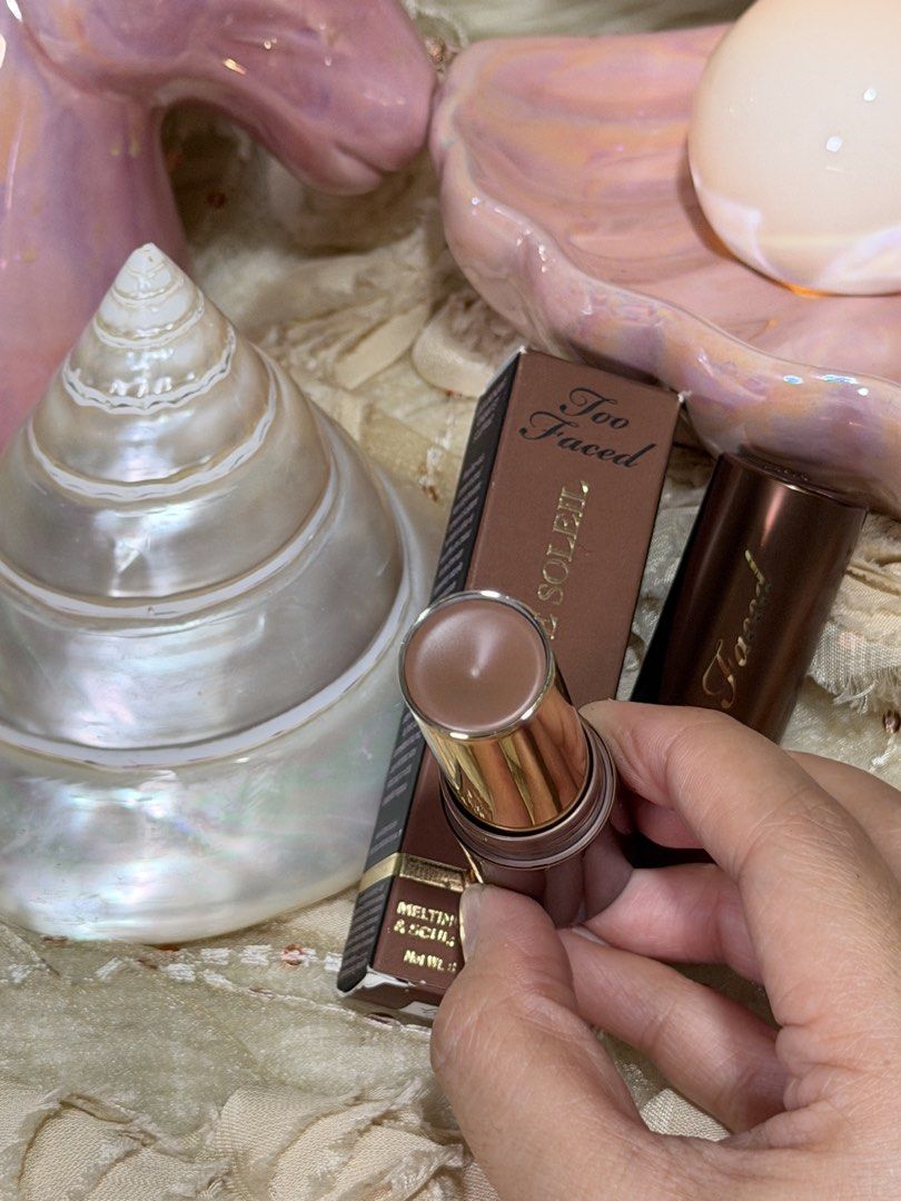 Too Faced Melting Bronzer Chocolate Mousse (Category: Makeup) located in Quezon City. Submitted by rhai_decluttering (Listing ID 1456895231, Image 2). Description: .