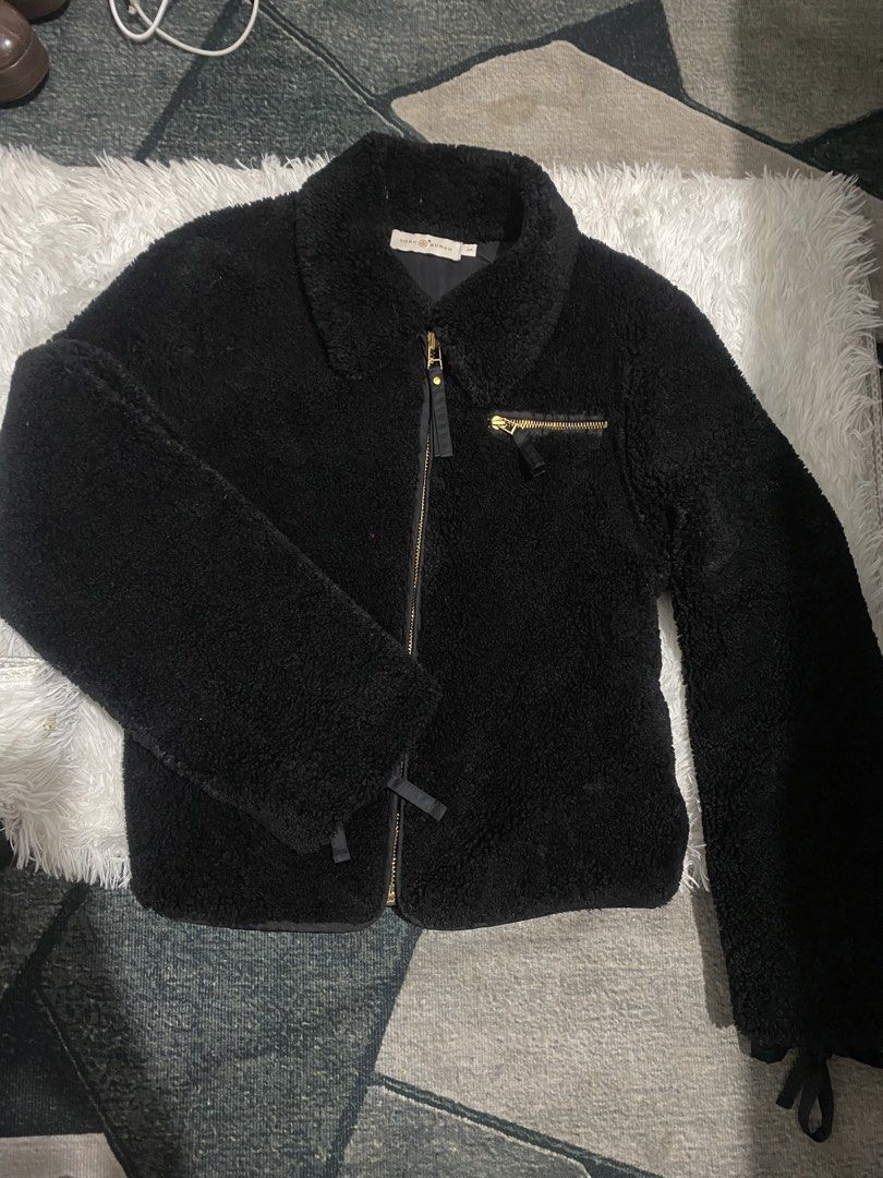 Tory b teddy jacket (Category: Coats, Jackets and Outerwear) located in Baguio. Submitted by jelaitrift (Listing ID 1456951272, Image 3). Description: Ganda neto fluffy🥰.