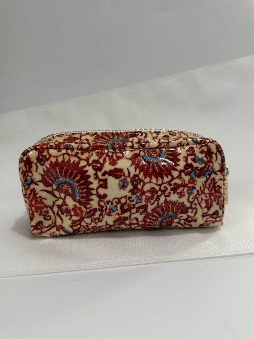 Tory Burch Cosmetic Bag - Red Floral Pattern (Category: Luxury Bags & Wallets) located in Davao. Submitted by stellietas (Listing ID 1456814718, Image 2). Description: ✨Condition: excellent condition, looks new. no flaws. ✨Size: 7.25L x 3.5H x 2.5W inches ✨Japan preloved ✨First to pay gets it. ✨💯 % original or money back 📍Davao City | Shipping nationwide via J&T DM to order or comment “MINE”🤍 #toryburchpouch #toryph #BrandedPreloved #DavaoSell