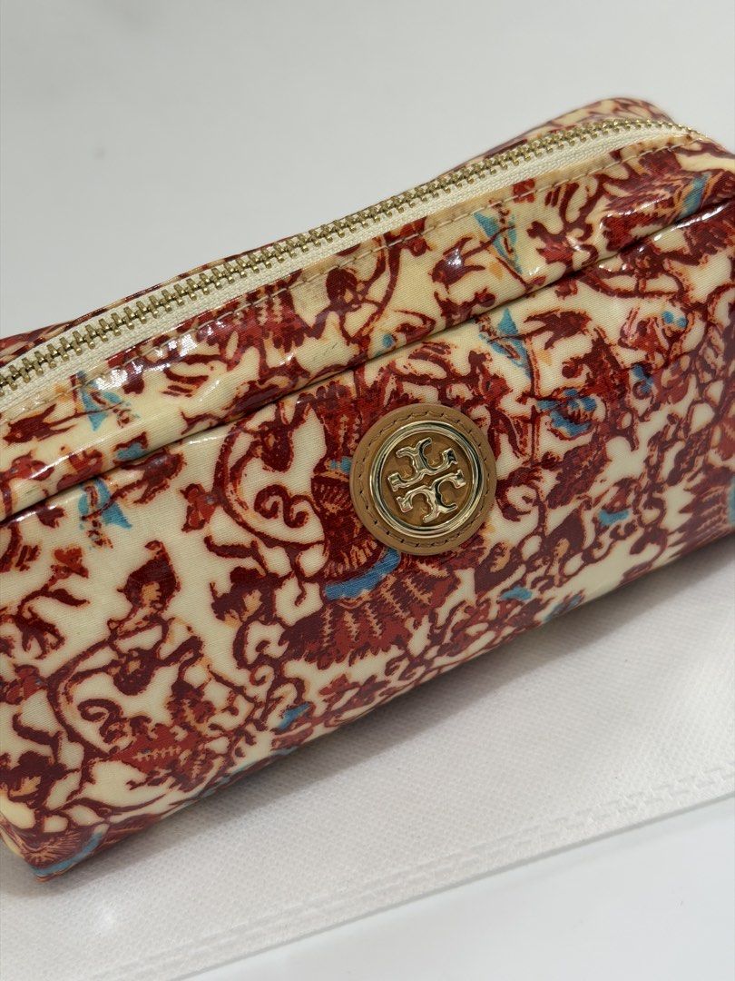 Tory Burch Cosmetic Bag - Red Floral Pattern (Category: Luxury Bags & Wallets) located in Davao. Submitted by stellietas (Listing ID 1456814718, Image 3). Description: ✨Condition: excellent condition, looks new. no flaws. ✨Size: 7.25L x 3.5H x 2.5W inches ✨Japan preloved ✨First to pay gets it. ✨💯 % original or money back 📍Davao City | Shipping nationwide via J&T DM to order or comment “MINE”🤍 #toryburchpouch #toryph #BrandedPreloved #DavaoSell