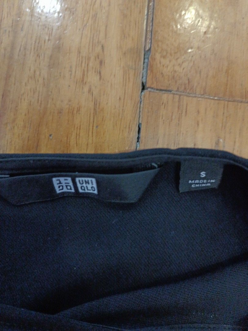Uniqlo Black Sleeveless Blouse (Category: Blouses) located in Quezon City. Submitted by cheecharon (Listing ID 1456785248, Image 2). Description: Uniqlo Black Sleeveless Blouse Great for office or semi-final wear Barely used S on tag but can fit M-L.