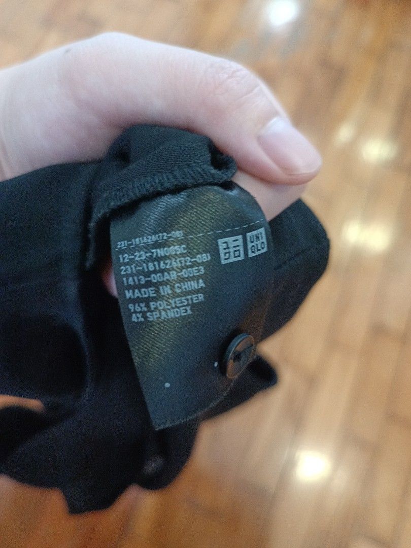 Uniqlo Black Sleeveless Blouse (Category: Blouses) located in Quezon City. Submitted by cheecharon (Listing ID 1456785248, Image 3). Description: Uniqlo Black Sleeveless Blouse Great for office or semi-final wear Barely used S on tag but can fit M-L.