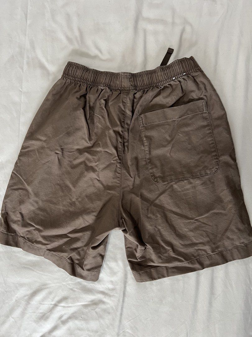 Uniqlo Linen Blend Shorts (Category: Shorts) located in Quezon City. Submitted by carlSELL (Listing ID 1456830102, Image 3). Description: Size: S (waist 68-76cm) Color: Brown Condition: 9.5/10.