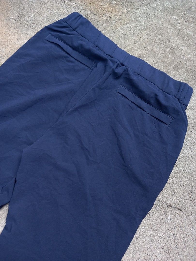 Uniqlo Navy Warm Lined Pants (Category: Joggers) located in Cavite. Submitted by ulldrich (Listing ID 1454401991, Image 2). Description: Uniqlo Navy Warm Lined Pants 🔖 100 + Shipping Size: 27-28" Width x 37" Length - S on Tag Condition: Like new Color: Navy Color rate: 10/10 Issue: None Location and Courier: Imus, Cavite | J&T Mode of payment: Gcash | Landbank Check out my Carousell Account: @ulldrich.