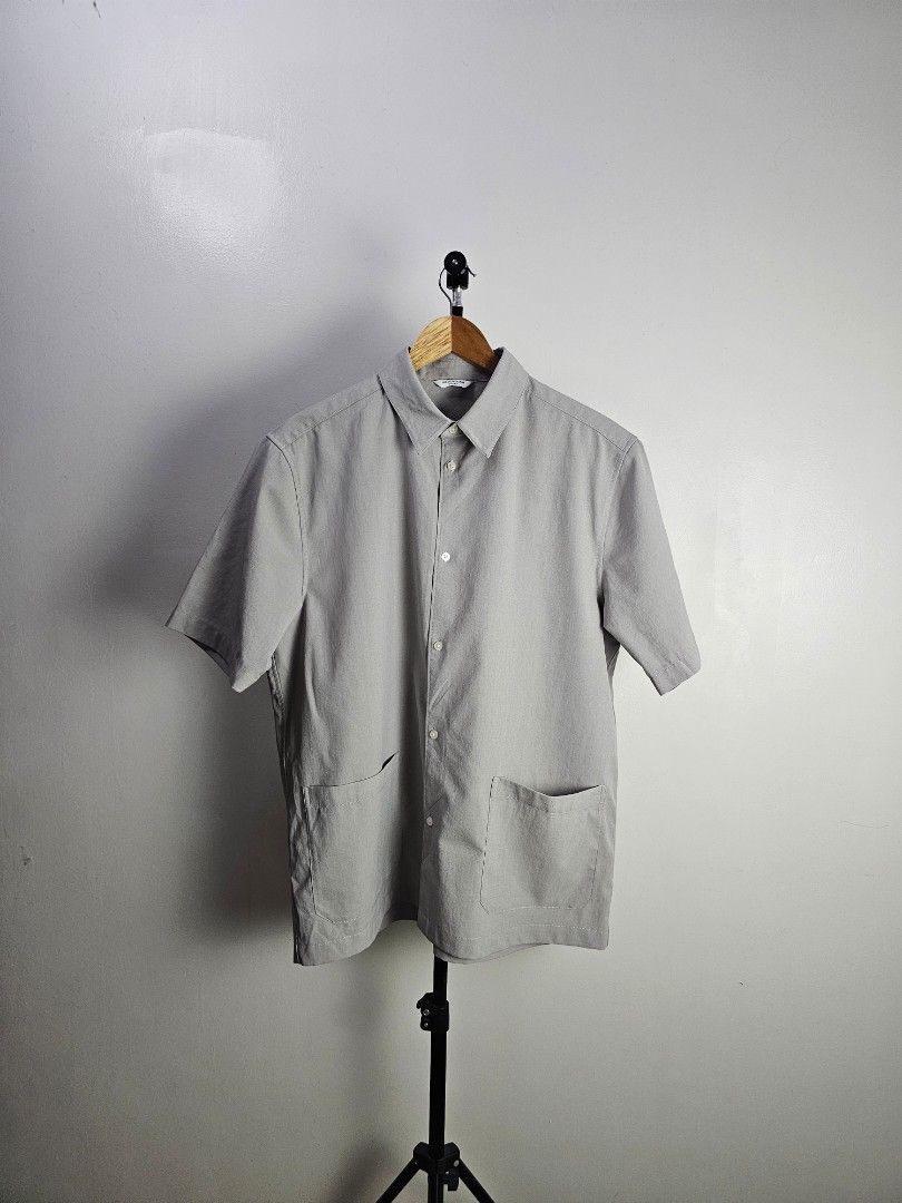 Urband Research Door Japan Ur tech (Category: Tshirts & Polo Shirts ) located in Davao. Submitted by workwear_stuff (Listing ID 1456817526, Image 1). Description: Urband Research Door Japan Ur tech dryluxe button shirt Condition 9.5/10 Color Rate 9.5/10 Width 24.5 Length 30 M - 700.