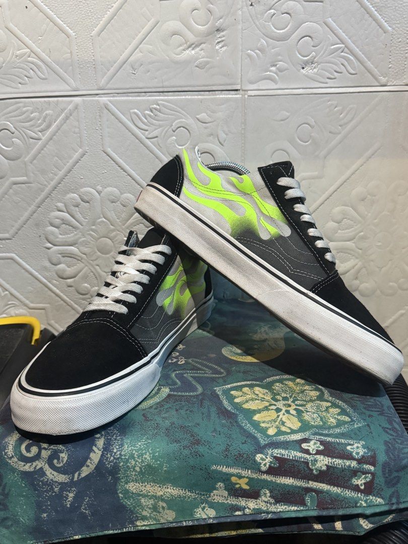 VANS Old Skool Flame Black (Category: Sneakers) located in Baguio. Submitted by ezaussie (Listing ID 1456912172, Image 3). Description: Size 11 US/44.5 EU Excellent Condition No Flaws.