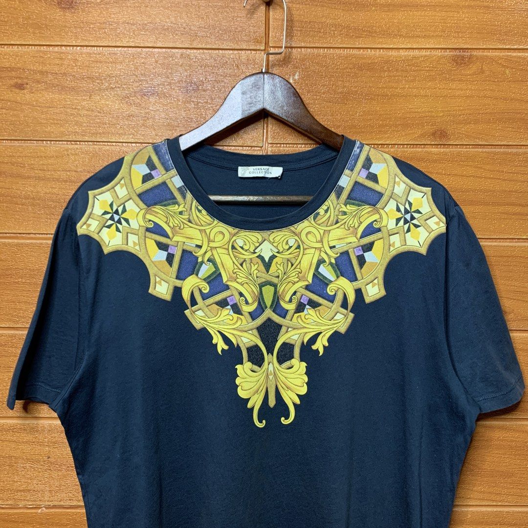 Versace Collection Baroque T-shirt (Category: Tshirts & Polo Shirts ) located in Quezon City. Submitted by donklasiko (Listing ID 1456847386, Image 3). Description: Condition: 9.5+/10 Pristine condition Issue: non Refer to the dimension 🤗 PM FOR MORE DETAILS NO RETURN, NO EXCHANGE & NO REFUND! ✅I ALSO ACCEPT TRADE/SWAP TO ANYTHING JUST DROP YOUR OFFER Please manage your expectations, this is a secondhand item. What you see is what you get 😊 💵M