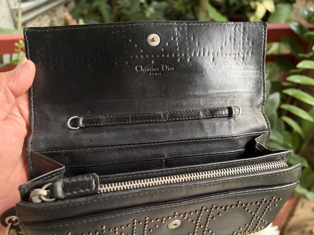 Vintage but tested (Category: Luxury Bags & Wallets) located in Caloocan City. Submitted by wildstar.f2ca8a (Listing ID 1456870764, Image 3). Description: Durable and classy.