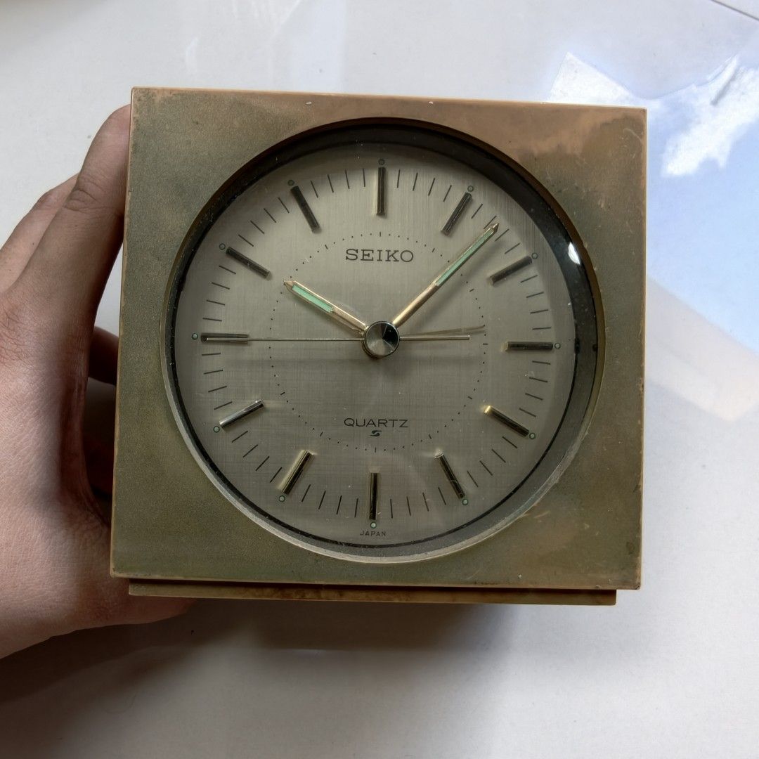 Vintage Elegant Seiko Table Alarm Clock (Category: Clocks) located in Pasig City. Submitted by millennialthrifter (Listing ID 1456834526, Image 3). Description: 🔥VINTAGE SEIKO TABLE ALARM CLOCK - 500 ✅Brand: Seiko ✅Mid-century vintage look 🍂✨ ✅Classic brass-tone finish that adds a touch of elegance to any desk, shelf, or office space 🫶.