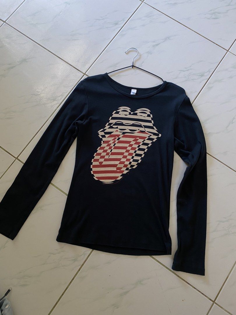 Vintage The Rolling Stones dated: 2005 (Category: Tshirts & Polo Shirts ) located in Calabanga. Submitted by hatefits (Listing ID 1456813358, Image 1). Description: length 24 width 15.