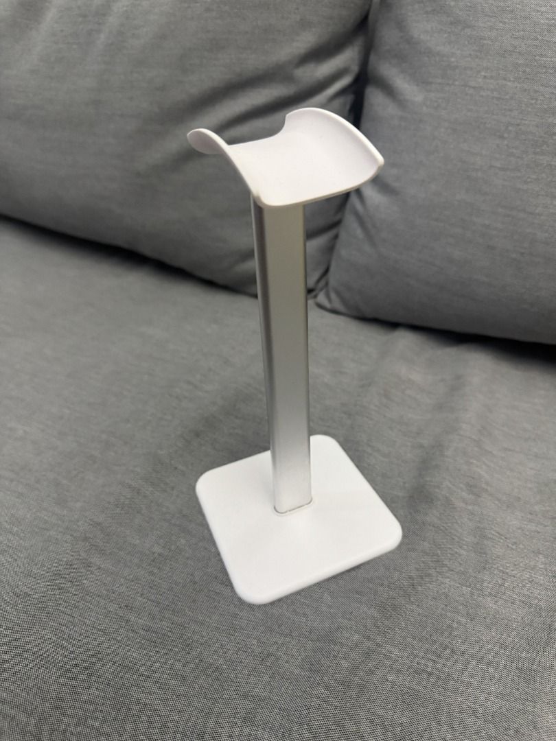 White and Silver Headphone Stand (Category: Headphones & Headsets) located in Taguig. Submitted by aaron.d28 (Listing ID 1456828527, Image 3). Description: - Simple and clean design - White base with silver pole - Neatly holds your headphones - Perfect for desk or gaming setup - Helps keep your space tidy.
