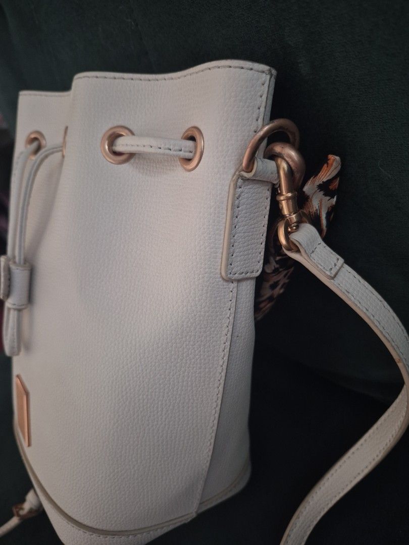White Leather Bucket Bag with Rose Gold Hardware (Category: Luxury Bags & Wallets) located in Quezon City. Submitted by namibagz_ph (Listing ID 1456781730, Image 3). Description: - White leather bucket bag - Elegant rose gold hardware details - Secure drawstring closure - Convenient interior pocket - Comes with a chic leopard print scarf tied to the strap - Ideal for everyday use With signs of usage.