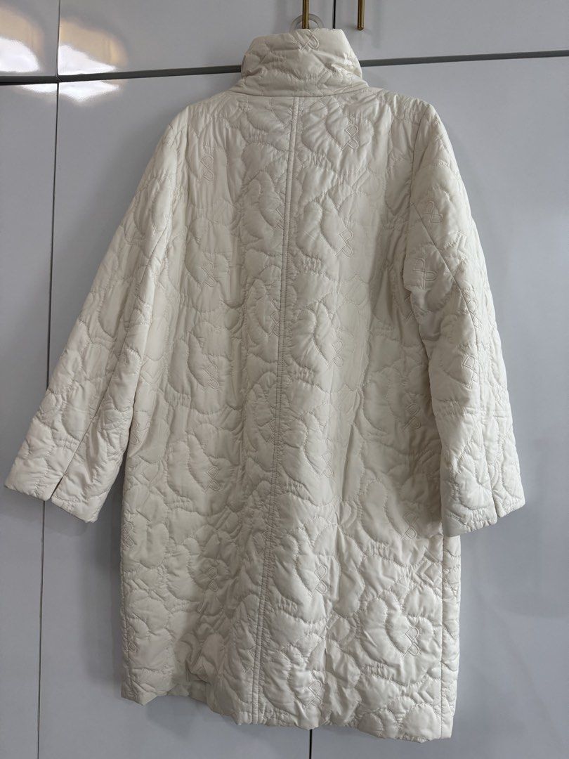 WOmen’s Quilted Long Coat (Category: Coats, Jackets and Outerwear) located in Quezon City. Submitted by TGDL123 (Listing ID 1456818851, Image 3). Description: Japan Size 9 • 100% polyester shell & filling • Cotton embroidery • Longline silhouette • Excellent preloved conditio.