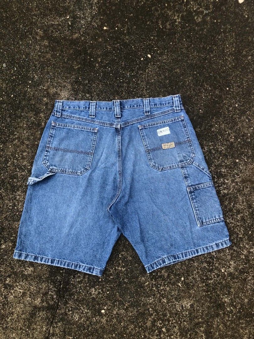 WRANGLER (Category: Shorts) located in Cabagan. Submitted by ukayflips (Listing ID 1456791477, Image 3). Description: DIMES W 34 L 21 LO 12 GOOD CONDITION COMPLETE TAGS ISSUE NEEDWASH.