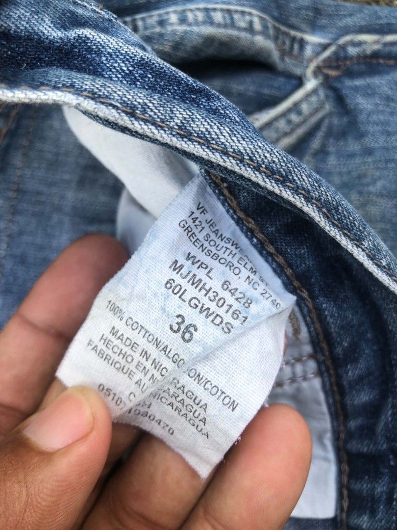 WRANGLER CARGO JORTS (Category: Shorts) located in Cabagan. Submitted by ukayflips (Listing ID 1456792487, Image 2). Description: DIMES W 38 L 22.5 LO 12.3 GOOD CONDITION COMPLETE TAGS HARD DENIM ISSUE NEEDWASH.