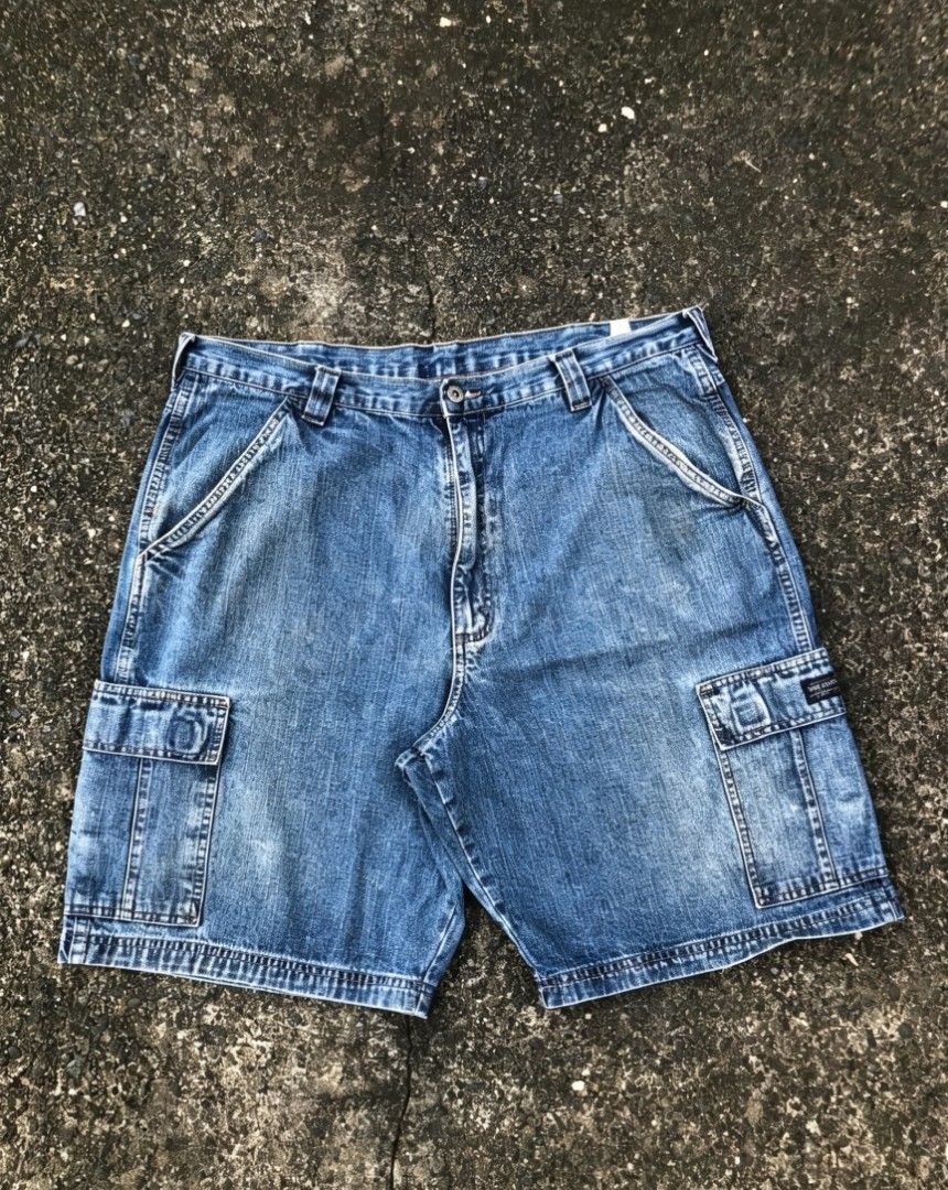 WRANGLER CARGO JORTS (Category: Shorts) located in Cabagan. Submitted by ukayflips (Listing ID 1456792487, Image 1). Description: DIMES W 38 L 22.5 LO 12.3 GOOD CONDITION COMPLETE TAGS HARD DENIM ISSUE NEEDWASH.