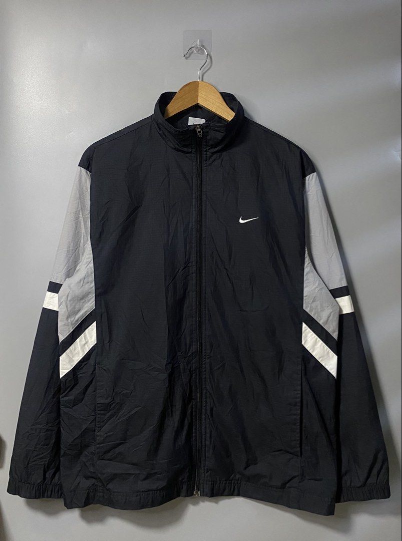 Y2k Tri-tone Nike Windbreaker (Category: Coats, Jackets and Outerwear) located in Minglanilla. Submitted by shashinn (Listing ID 1456823956, Image 1). Description: Y2k Tri-tone Nike Windbreaker Length - 28 Width - 22.5 • 9.8/10 COLOR RATE • GOOD TO EXCELLENT CONDITION • Has inner scratches (not visible when worn), Overall Condition is Excellent • Minimal stain (not noticeable) • AUTHENTIC✅ Pm for more inquiries if interested Price🏷️ + Shipping F