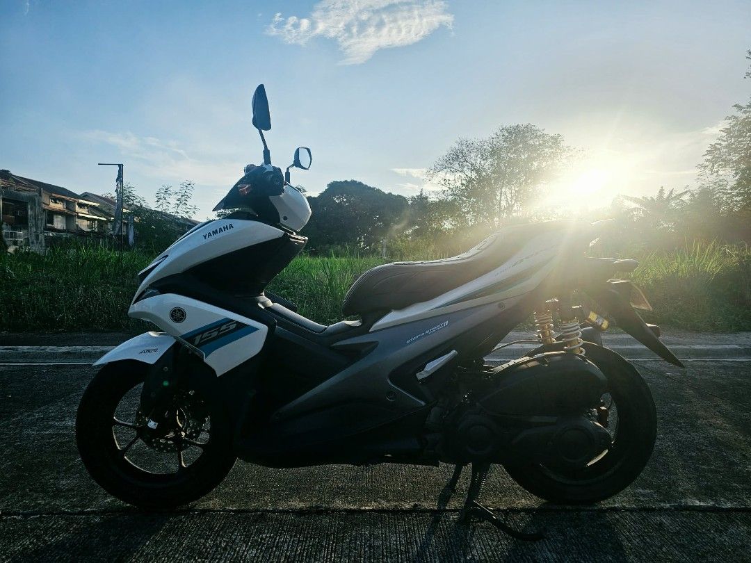 Yamaha Aerox 155 White 1st gen (Category: Motorbikes for Sale) located in Binan City. Submitted by Sunny_RJ (Listing ID 1456920201, Image 2). Description: Selling my beloved Yamaha Aerox 1st Gen White ABS. ◽ Condition: Registered, minor/minimal scratches due to usage, but absolutely zero performance issues. Alagang-alaga ang makina. ◽ Riding Feel: Balanced, fast, and incredibly safe with the dual disc brake configuration..