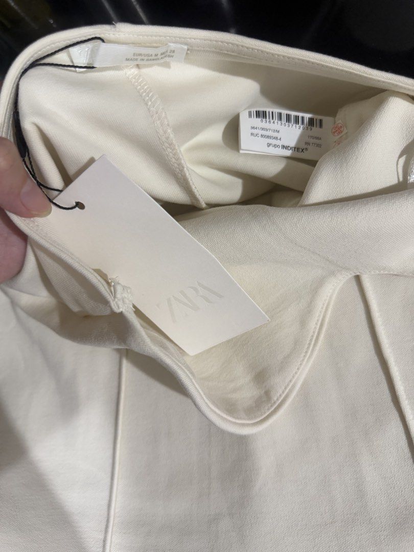 Zara Bandeau Tube Top (Category: Others Tops) located in Binan City. Submitted by kelly529 (Listing ID 1456575414, Image 2). Description: Brand new without tags. Never used. Never washed. Wrong size bought. .
