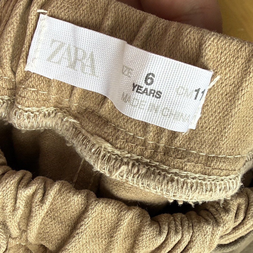 Zara Kids Pants Size 6 Years (Category: Babies & Kids Fashion) located in Calamba. Submitted by letsygread9 (Listing ID 1456950975, Image 3). Description: - Zara Brown Pants - Size: 6 Years - Comfortable elastic waistband - Two front pockets - Two back pockets - Made in China - Ideal for everyday wear.