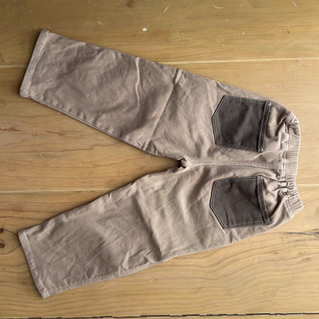 Zara Kids Pants Size 6 Years (Category: Babies & Kids Fashion) located in Calamba. Submitted by letsygread9 (Listing ID 1456950975, Image 2). Description: - Zara Brown Pants - Size: 6 Years - Comfortable elastic waistband - Two front pockets - Two back pockets - Made in China - Ideal for everyday wear.