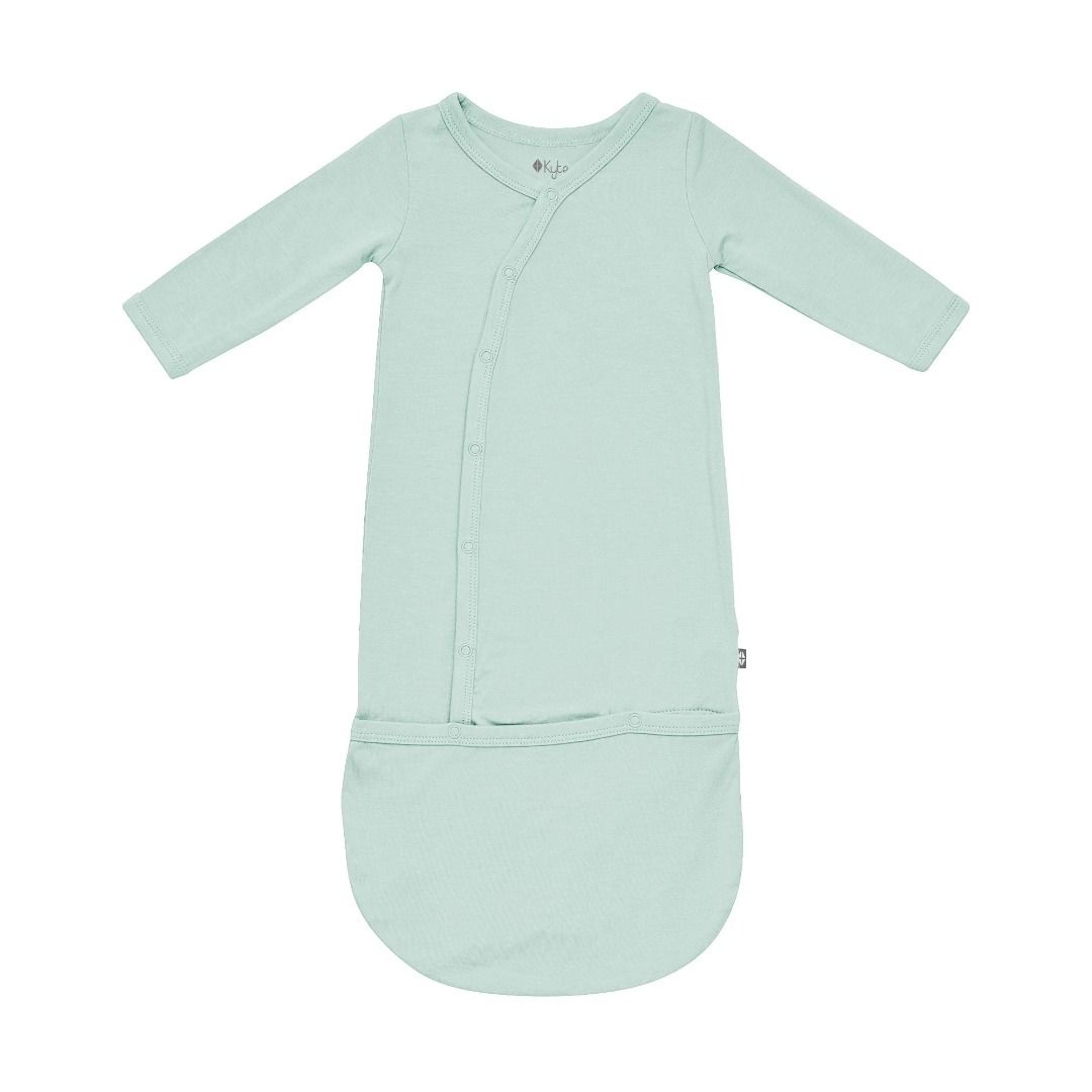 ZIPPERED ROMPER BUNDLE 1 - SIZE 0-3M (Category: Babies & Kids Fashion) located in Makati City. Submitted by travelfinds34611 (Listing ID 1456882816, Image 3). Description: 4PC NEWBORN BUNDLE - includes 2 sleep gowns for easy diaper changes, and - 2 zippered rompers/frogsuits 1. Kyte Baby Bundler, Size: 0-3M, Color: Sage -sleep gown made from buttery-soft, eco-friendly bamboo rayon. It is designed to keep a baby’s feet comfortably tucked in and wa