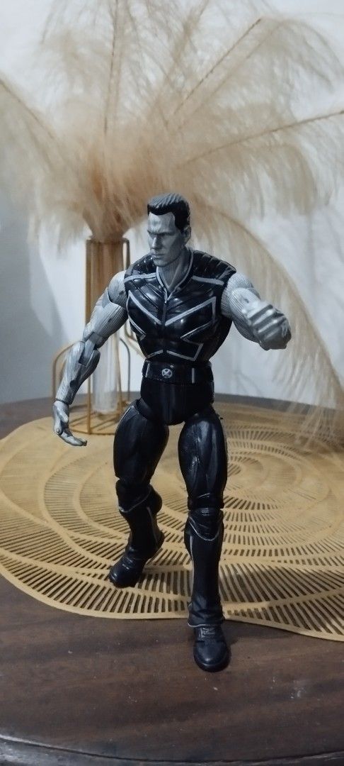 2007 Hasbro ML X-Men: The Last Stand Colossus (Category: Figurines & Statues) located in Manila. Submitted by ventajetoyz625 (Listing ID 1456967050, Image 1). Description: - Vintage Marvel Legends Colossus Action Figure - 7 inches tall - Highly Articulated for Dynamic Posing - "Mejo" loose abs - Ideal Addition to Any Marvel Collection - What you see is what you get.