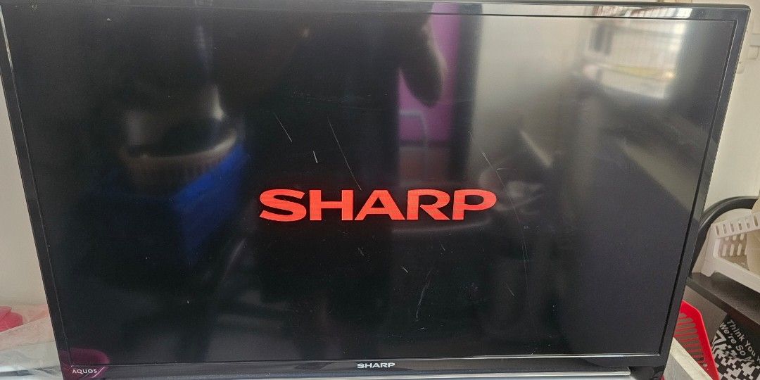 32" sharp tv (Category: TV) located in Singapore. Submitted by xfxMxmxt (Listing ID 1457042276, Image 1). Description: no stand not smart TV no wall bracket selling as it.