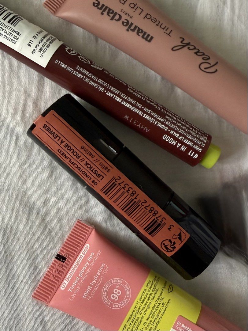 $36 worth Lip Bundle Sephora Nyx Marie Claire (Category: Makeup) located in San Carlos City. Submitted by achisfinds (Listing ID 1457020633, Image 2). Description: Sold as a bundle Original worth of all the items is US$ 36 Selling it for only 1,300 Included: -Sephora Glaze Balm (bubblegum pop) -Sephora Satin Lipstick (undisciplined) -Nyx Fat Oil Slick Click Lip Oil Stick (in a mood) -Marie Claire Tinted Lip Balm (peach) .