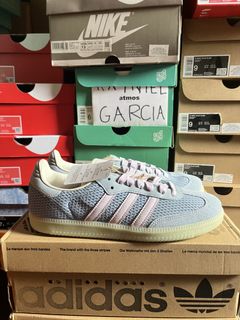 (Category: ) located in . Submitted by rr.sneakerstash (Listing ID 1456983877, Image 1). Description: .