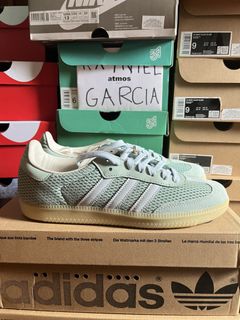 (Category: ) located in . Submitted by rr.sneakerstash (Listing ID 1456983752, Image 1). Description: .