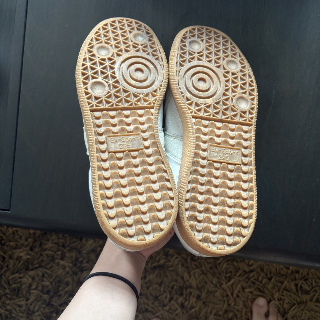 Adidas White Sneakers (Fits like US 7) (Category: Sneakers) located in Taguig. Submitted by plumsies (Listing ID 1456979650, Image 3). Description: Purchased for 9K.