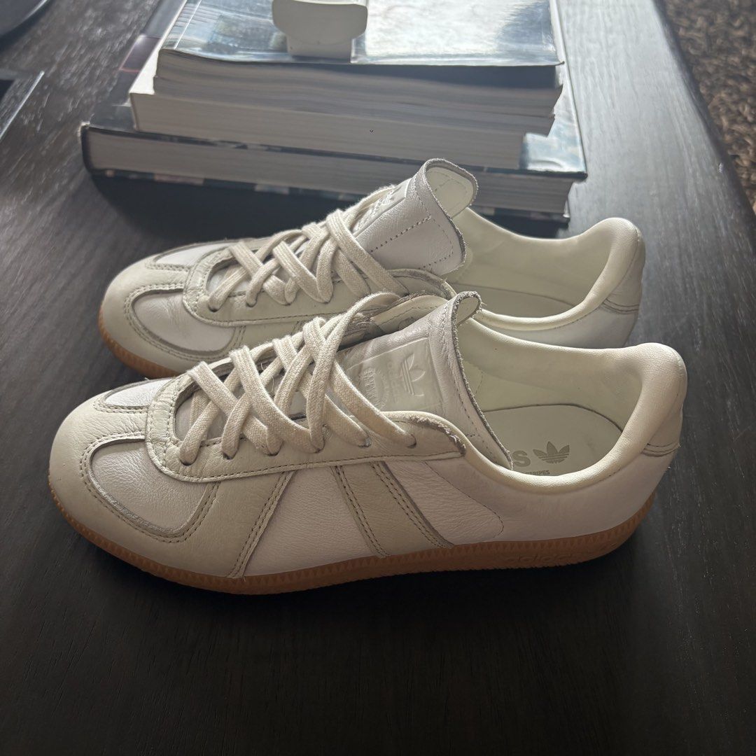 Adidas White Sneakers (Fits like US 7) (Category: Sneakers) located in Taguig. Submitted by plumsies (Listing ID 1456979650, Image 1). Description: Purchased for 9K.