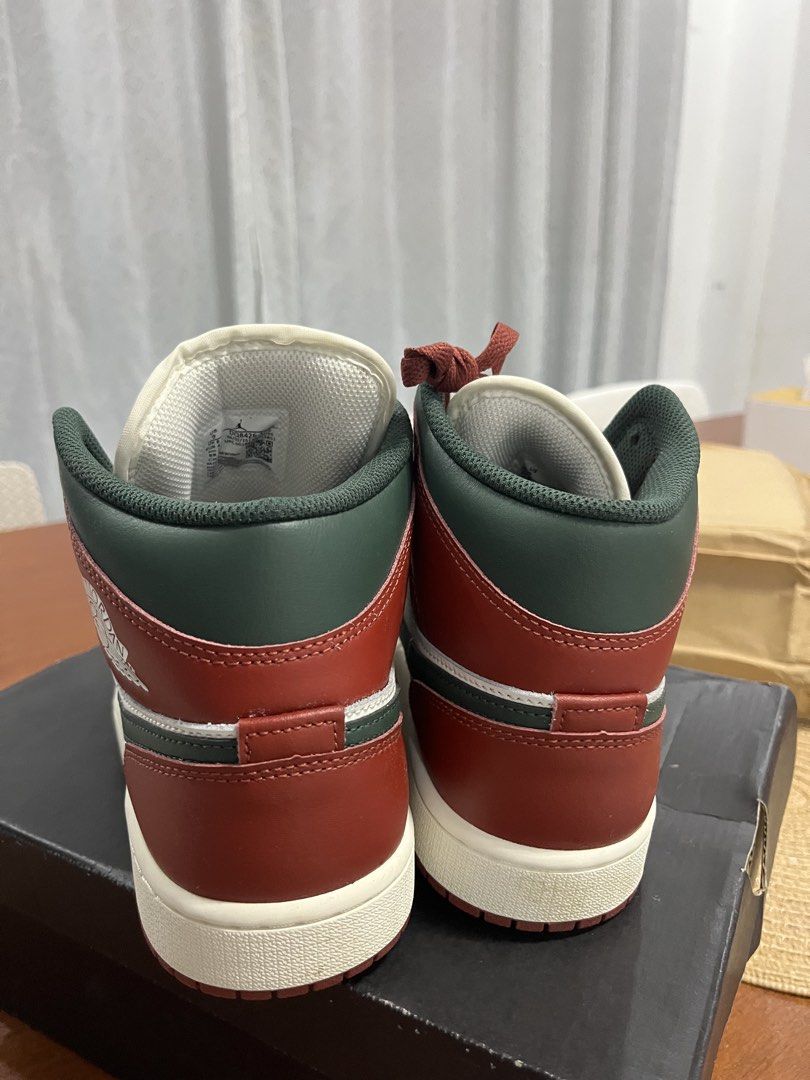 Air Jordan 1 Mid SE 'Dark Beetroot' Sneakers Shoes (Category: Sneakers) located in Sorsogon. Submitted by lilkomfylooksbybella (Listing ID 1457139708, Image 3). Description: - Air Jordan 1 Mid SE in Dark Beetroot - Premium leather construction - Classic silhouette - Colorway: White, Dark Beetroot, Forest Green - Perfect addition to any sneaker collection - Comes with original box Bought in London. Bought it for 9k RFS: Hindi po kasya. .