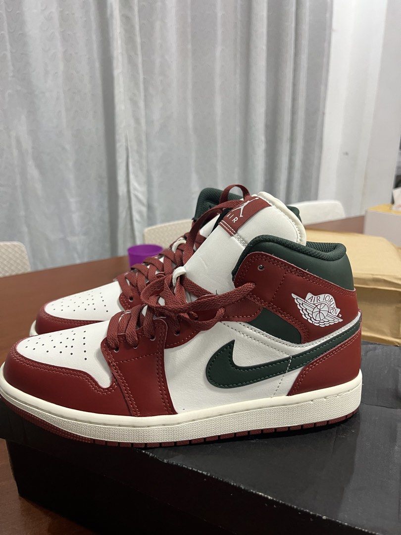 Air Jordan 1 Mid SE 'Dark Beetroot' Sneakers Shoes (Category: Sneakers) located in Sorsogon. Submitted by lilkomfylooksbybella (Listing ID 1457139708, Image 2). Description: - Air Jordan 1 Mid SE in Dark Beetroot - Premium leather construction - Classic silhouette - Colorway: White, Dark Beetroot, Forest Green - Perfect addition to any sneaker collection - Comes with original box Bought in London. Bought it for 9k RFS: Hindi po kasya. .