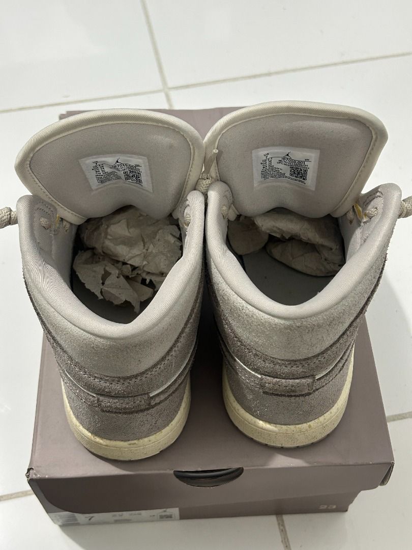 Air Jordan 1 Mid SE Pale ivory (Category: Sneakers) located in Quezon City. Submitted by ktmrn (Listing ID 1457135852, Image 3). Description: Authentic Air Jordan 1 Mid SE sneakers just needs cleaning but pair is very crisp decluttering Purchased from Nike App singapore Orig price - 7895 Selling 2500 last price With box.