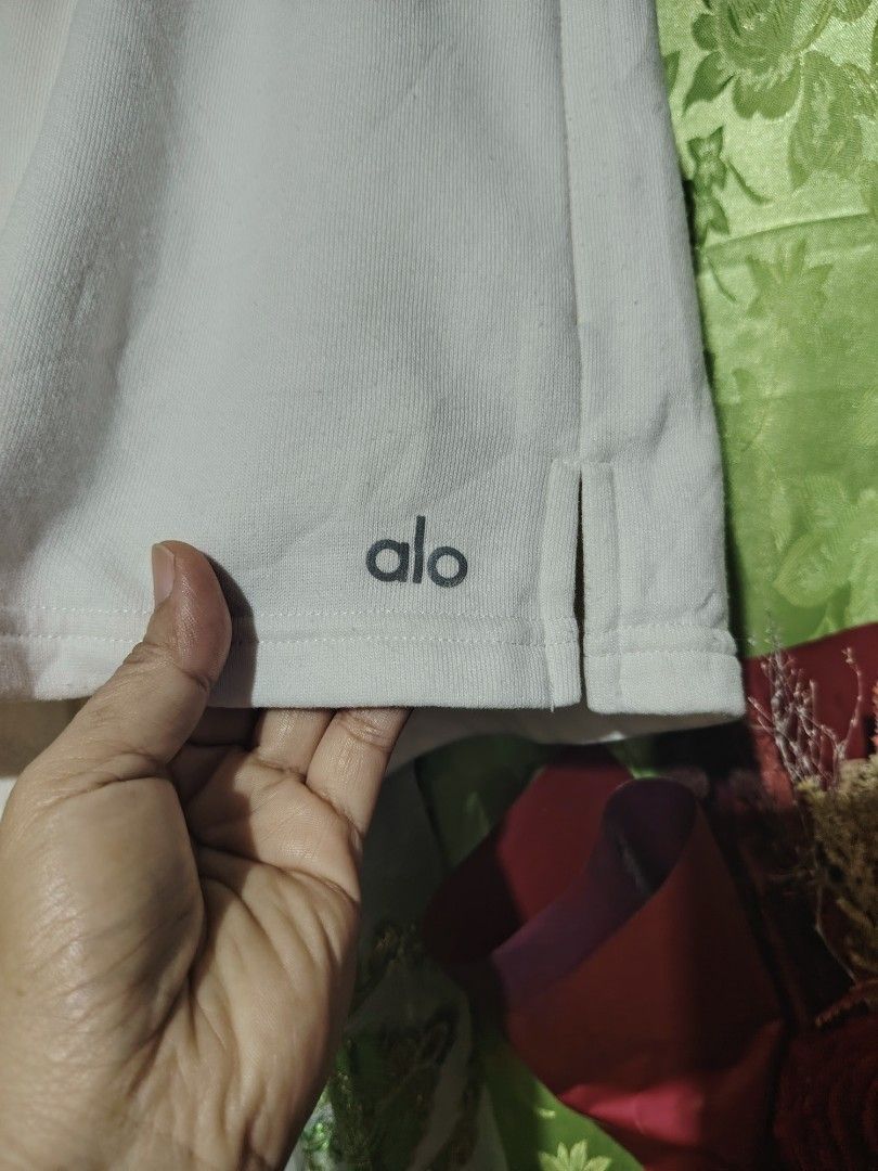 Alo White Terry Cloth Shorts with Pockets (Category: Shorts) located in Santa Rosa. Submitted by RRRR0520 (Listing ID 1456955264, Image 2). Description: - Soft terry cloth material - Elastic waistband with drawstring - Zippered side pockets - Side hem slits - Ideal for lounging and light workouts GARTERIZED WAIST NO ISSUE.