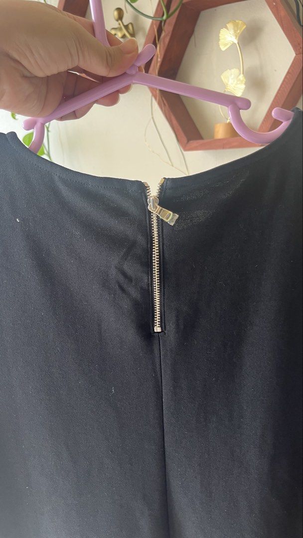 ANN TAYLOR Ponte Top (Category: Blouses) located in Manila. Submitted by dayclutter (Listing ID 1456991546, Image 3). Description: Can fit to M-L Condition: 9/10 Color may vary due to lighting.