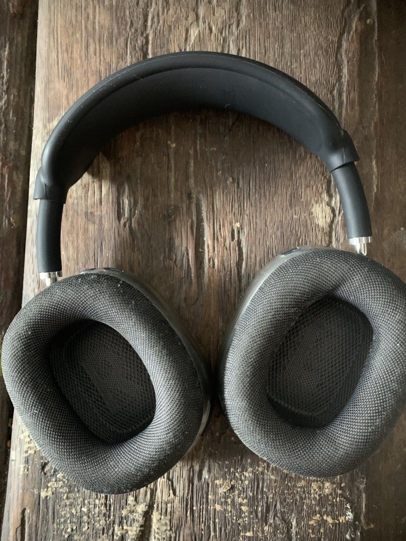 Apple airpods max (Category: Headphones & Headsets) located in Baras. Submitted by pedro_09 (Listing ID 1456958602, Image 2). Description: For sale or trade sa iphone na no issue .