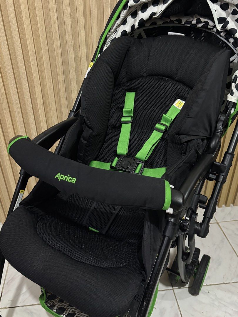 APRICA AIRRIA 🟢⚫️ (Category: Strollers) located in Valenzuela. Submitted by jen_prelovedcorner.2 (Listing ID 1457054513, Image 3). Description: APRICA AIRRIA 🟢⚫️ Newborn to toddler | Reversible handle | Reclinable seat | Ultra-lightweight | Easy to open and fold 3,700 Location Valenzuela City.