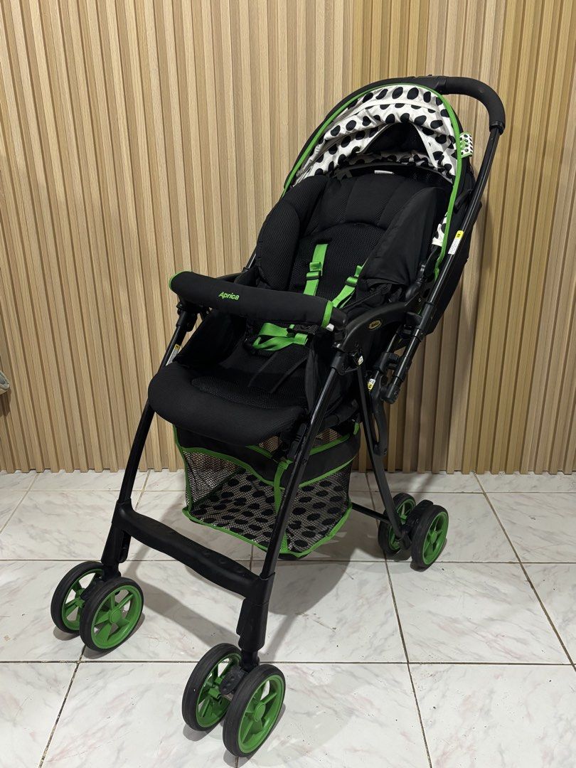 APRICA AIRRIA 🟢⚫️ (Category: Strollers) located in Valenzuela. Submitted by jen_prelovedcorner.2 (Listing ID 1457054513, Image 2). Description: APRICA AIRRIA 🟢⚫️ Newborn to toddler | Reversible handle | Reclinable seat | Ultra-lightweight | Easy to open and fold 3,700 Location Valenzuela City.