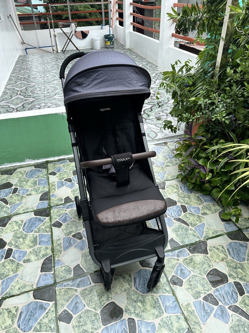 APRUVA TRAX+ (Category: Strollers) located in Caloocan City. Submitted by lavenshaven (Listing ID 1457013717, Image 2). Description: - decluttering - ilang beses lang nagamit then nastuck na sa bodega - issue: kinalawang na yung ibang parts as shown in the picture and yung cover natapunan ng paint. yung leather part ng seat ay natuklap na price is negotiable gcash/ online transfer .