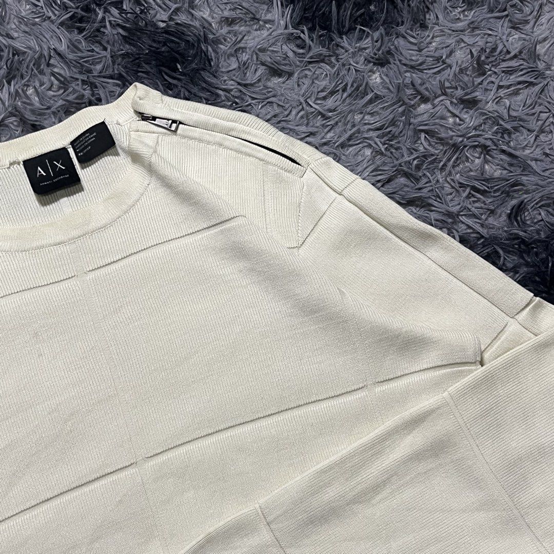 ARMANI EXCHANGE (Category: Coats, Jackets and Outerwear) located in Cagayan de Oro. Submitted by vyncntvault_co2 (Listing ID 1456966668, Image 3). Description: DETAILS - WIDTH: 21 LENGTH: 25 CONDITION: VERY GOOD COLOR RATE: 9/10 COLOR: WHITE FLAWS: NEED WASH & LOOSE STITCHES.