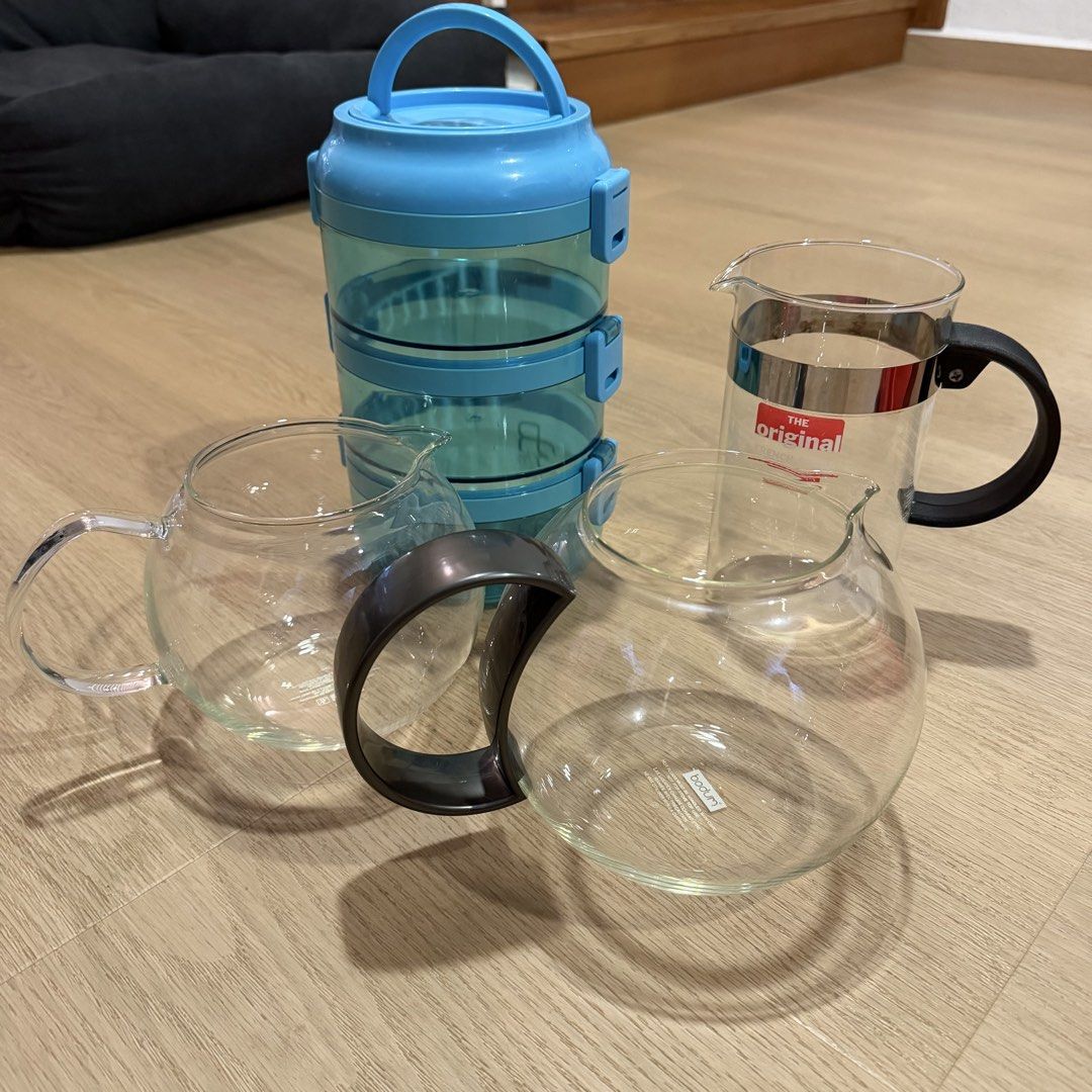 Assorted Kitchen Items (Category: Bathroom & Kitchen Fixtures) located in Singapore. Submitted by ts6244 (Listing ID 1457062890, Image 3). Description: - 1 Pie Dish - 3 Glass Bodum Teapots - 1 3-tiered Carrying case - Collection at my block in Serangoon please!.